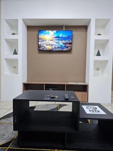 The Layover - 6 Mins from the Airport, Equipped for Long Stays