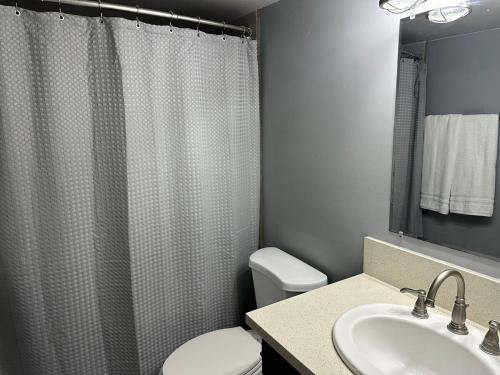 Phòng tắm tại 2 Bed 1 Bath Quiet Apartment Central Location in Phoenix