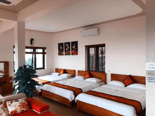 a room with four beds in a room at Happy Villa Tam Đảo in Tam Ðảo