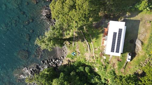 an aerial view of a white building on the side of the water at Waterfront modern 3br home Vale Ni Vonu in Nggathavulu