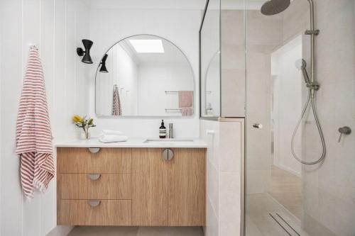 O baie la Yoondoordo Luxury Beach House