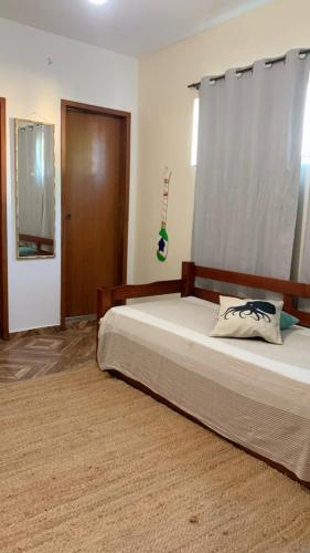 Ένα ή περισσότερα κρεβάτια σε δωμάτιο στο Wonders of Arraial apartamento 8