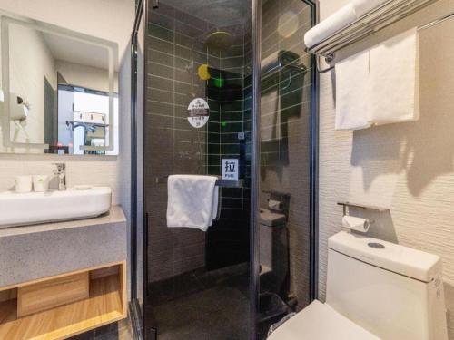 Koupelna v ubytování GreenTree Inn Express Beijing Dongcheng District Beixinqiao Metro Station Gui Street