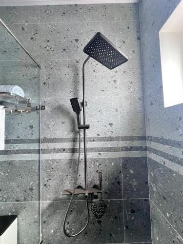 Ένα μπάνιο στο Đông Nghi Luxury Apartment