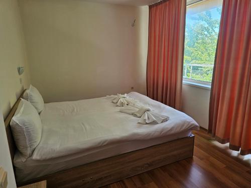 Postel nebo postele na pokoji v ubytování Sineva Apartments