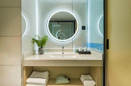 a bathroom with a sink and a mirror at City Comfort Inn Kunming Dashuying Yejin Hospital Wangdaqiao in Kunming