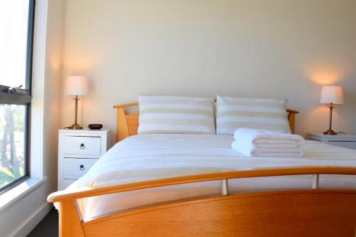 a bedroom with a bed with white sheets and pillows at Swansea Oasis in Swansea