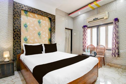Postel nebo postele na pokoji v ubytování Super Hotel O Serampore Railway Station Formerly Rupashi Guest House