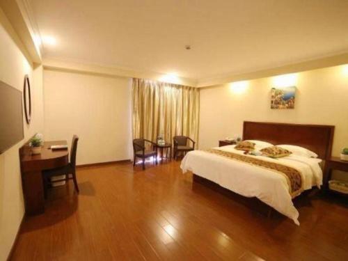 Ένα ή περισσότερα κρεβάτια σε δωμάτιο στο GreenTree Inn Suzhou Industrial Zone Yangcheng Lake Weiting Mong Kok Express Hotel