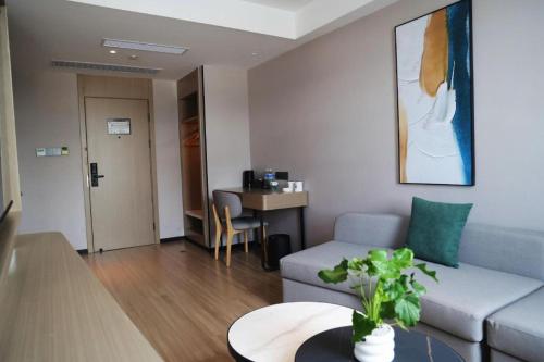 Χώρος καθιστικού στο GreenTree Inn Suzhou Industrial Zone Yangcheng Lake Weiting Mong Kok Express Hotel