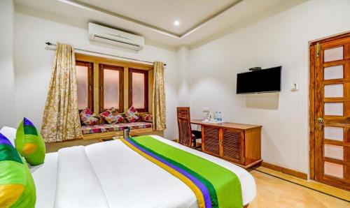 Postel nebo postele na pokoji v ubytování Hotel Chandrangan Excellency,Jaisalmer