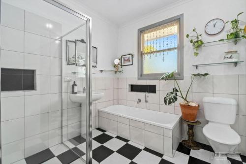 Ένα μπάνιο στο 1960's Theme House