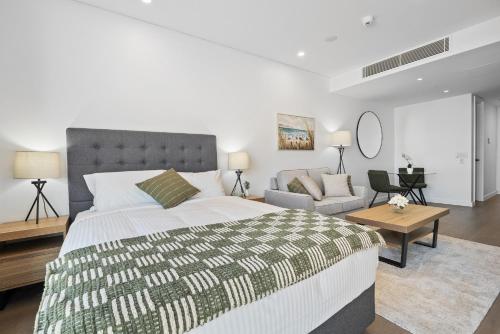 Katil atau katil-katil dalam bilik di Bright Studio in Trendy North Fremantle