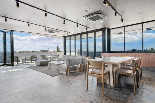 Ruang duduk di Bright Studio in Trendy North Fremantle