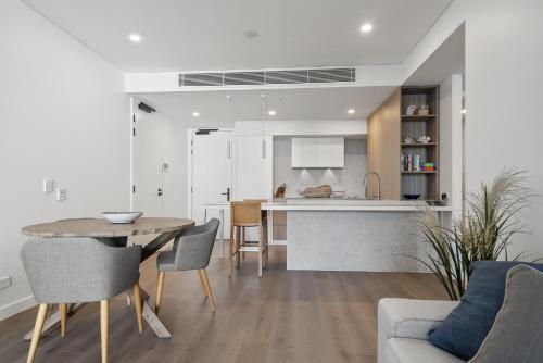 Una cocina o zona de cocina en Cosmopolitan 1-Bed - Fremantle Beach Front