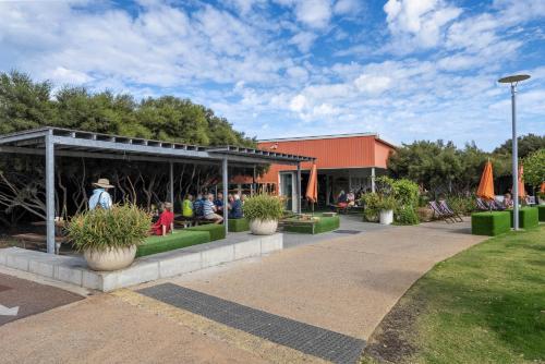 Jardín al aire libre en Cosmopolitan 1-Bed - Fremantle Beach Front