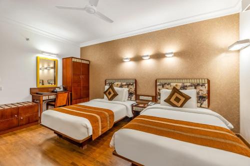 Postel nebo postele na pokoji v ubytování Clubhouse Nami Residency Near Sabarmati Riverfront Ahmedabad