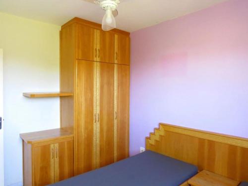 a bedroom with a bed and a wooden cabinet at Apartamentos Ecologic Park in Caldas Novas