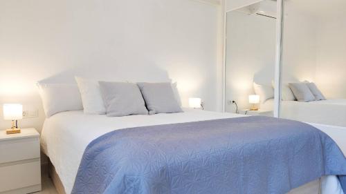 Luminoso apartamento con piscina y aparcamiento