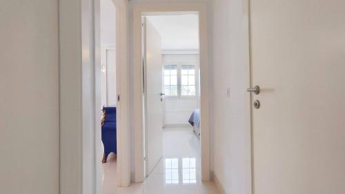 Luminoso apartamento con piscina y aparcamiento