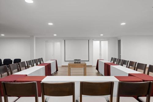 Área de negócios e/ou sala de conferências em Ramada by Wyndham Tampico Centro