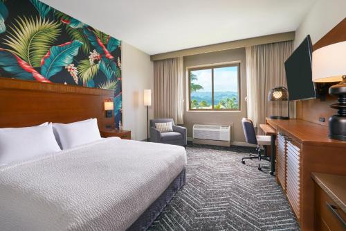 Cama ou camas em um quarto em Courtyard by Marriott Oahu North Shore