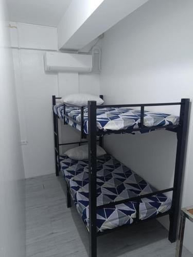 Postel nebo postele na pokoji v ubytování Toni City Centered Budget Room