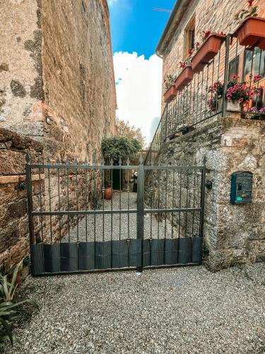 a gate in the side of a building at L' antico lavatoio in Radicofani
