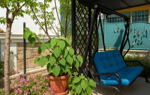 Κήπος έξω από το Urban Seaside Oasis - Adriana's Garden Paradise