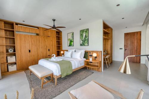 Ένα ή περισσότερα κρεβάτια σε δωμάτιο στο Adaya Villa 2, Brand New 3BR in Bingin Uluwatu