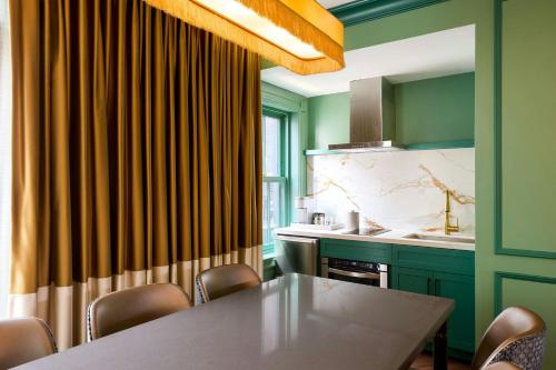 Cuisine ou kitchenette dans l'établissement Canal House of Georgetown a Tribute Portfolio Hotel Georgetown, Washington D.C.