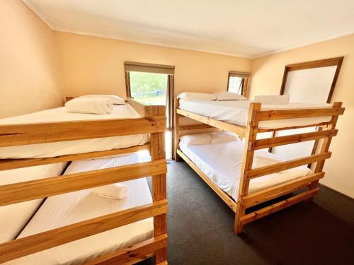 Ένα ή περισσότερα κρεβάτια σε δωμάτιο στο Albaski Lodge
