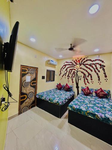 Ένα ή περισσότερα κρεβάτια σε δωμάτιο στο Sun India Guest House