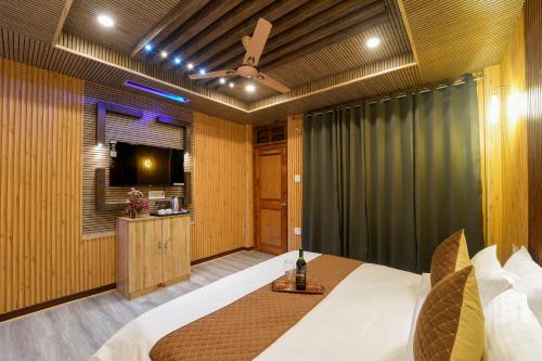 a bedroom with a bed and a television in it at Sony Place Villa and Resort in Kasol