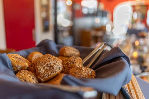 a basket of bagels sitting on top of a table at Gut Basthorst in Basthorst