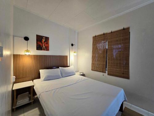 Postel nebo postele na pokoji v ubytování Gaja Go Dive & Inn