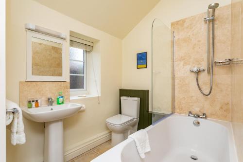 Koupelna v ubytování Pretty Yorkshire Stone Cottage Harome