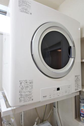a washing machine in a hospital room at Sole ONNA in Inbu