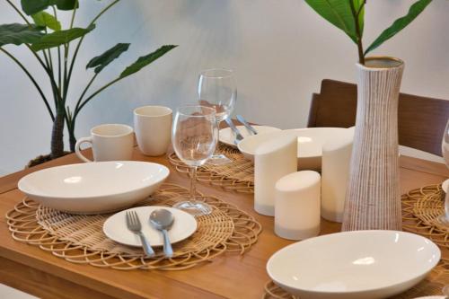 a table with white plates and wine glasses on it at Sole ONNA in Inbu