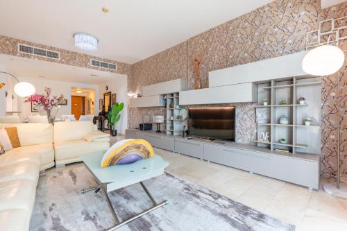 Few Metres from Marina Beach, Arabian Gulf Views - Trident Grand Residences, Dubai Marina by Deluxe Holiday Homes