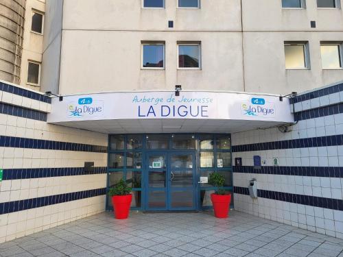 Η πρόσοψη ή η είσοδος του Auberge La Digue