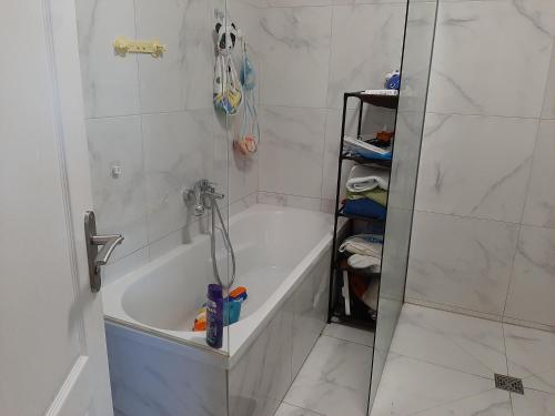 Photo de la galerie de l'établissement Charmante maison à 30 minutes de Paris - Charming house with garden 30 minutes from Paris, à Argenteuil