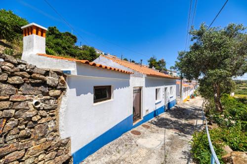 Casa Limao old city Aljezur charming house with private patio and marvelous view