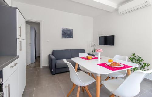 Beautiful Apartment In Novi Vinodolski With Wifi