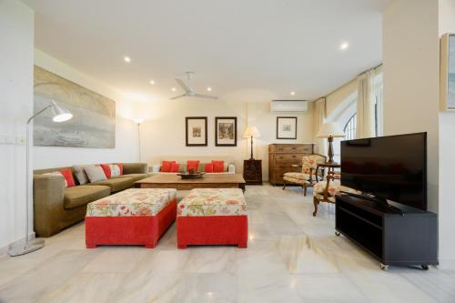 2 storey townhouse with large terrace garden, BBQ and close to the beach, in Elviria, Marbella