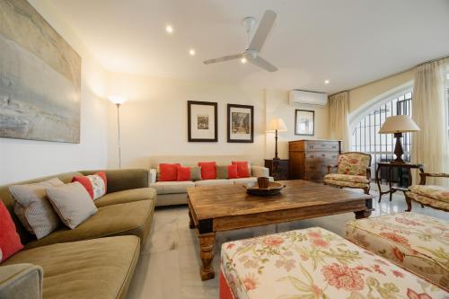 2 storey townhouse with large terrace garden, BBQ and close to the beach, in Elviria, Marbella