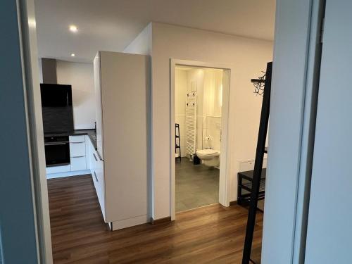 a room with a bathroom with a sink and a toilet at Jellys Apartment - 70qm - Balkon - Küche - Parken - 2x smart TV - King Size Bett - nur 5min zum Europa Park in Rheinhausen