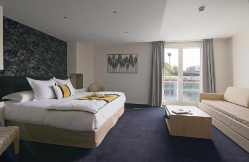 Ein Bett oder Betten in einem Zimmer der Unterkunft Le Konine - Hotel & Bar & Restaurant