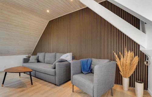 a living room with a couch and two chairs at 3 Bedroom Amazing Home In Sydals in Østerby
