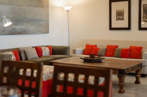 2 storey townhouse with large terrace garden, BBQ and close to the beach, in Elviria, Marbella